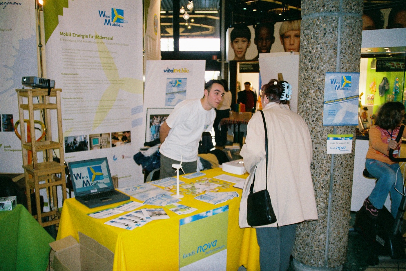 Stand mit Infotafeln, 4.4.2006
